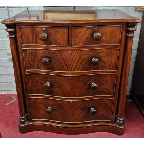 773 - A Fantastic Mahogany serpentine fronted Chest of Drawers with two short over three long on turned co... 