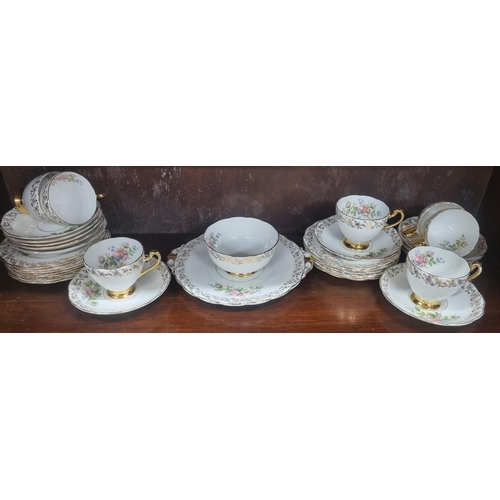 833 - A good quantity of Paragon Victoriana Rose Tea Wares along with other 19th Century and later Roslyn ... 