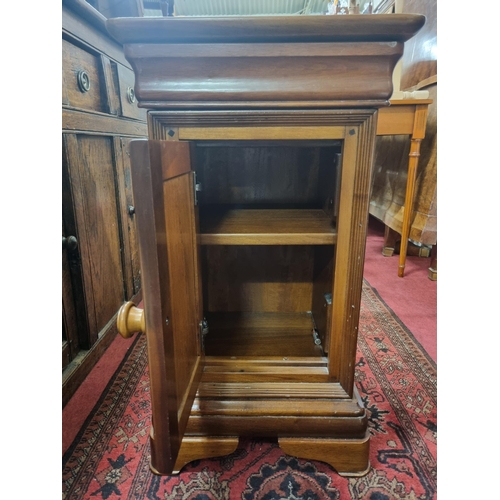 468 - A good pair of Hardwood single door Bedside Cabinets. 40 x 41 x H 70 cm approx.