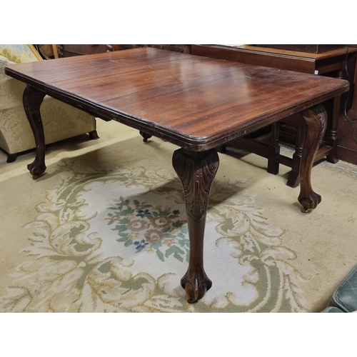 530 - A late 19th early 20th Century Mahogany single leaf Dining Table on carved cabriole ball and claw su... 