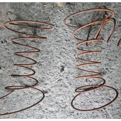 1230 - A quantity of upholstery Springs.