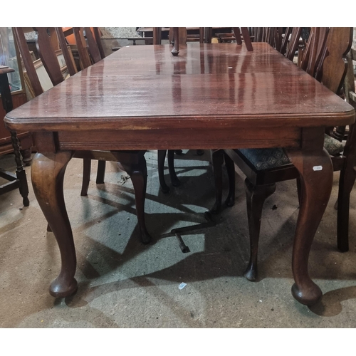 1246 - A late 19th Century early 20th Century Mahogany two leaf dining room Table along with a set of eight... 