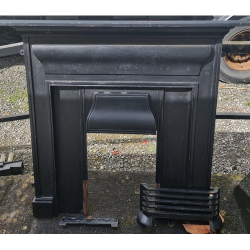 1271 - A good cast Iron Fireplace. H 115 x W 120 cm approx.