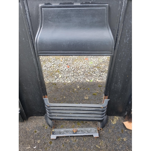 1271 - A good cast Iron Fireplace. H 115 x W 120 cm approx.