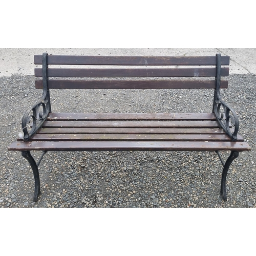 1310 - A Vintage garden Bench. W 122 cm 
BH 66 cm