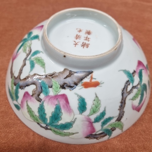 1002 - A good Oriental finger Bowl with floral decoration.
D 15.5 cm approx.