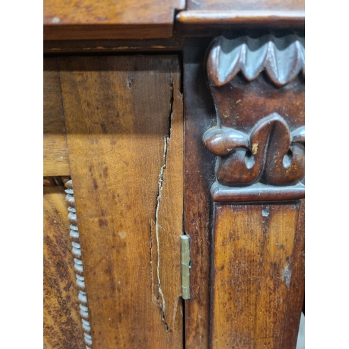 910 - Of Superb quality. An early 19th Century Mahogany two door Cabinet with gallery back. W 90 x 40 x H ... 