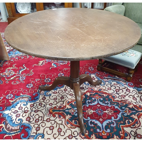 464 - A Fantastic early Georgian Mahogany circular Supper Table on tripod supports.
 H 68  x D 88 cm appro... 