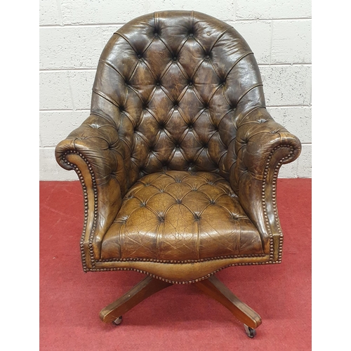 200 - A good 20th Century green Leather Office Chair with deep buttoned upholstery.
 SH 42 x W 77 x D 72 c... 