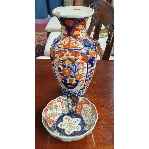 279 - A good group of hand painted Oriental items to include a Bowl, Vase and an Imari pattern Dish.
Large... 