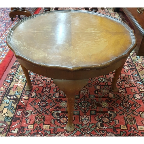 715 - A 20th Century Walnut and Veneered circular Table. D 60 x H 40 cm approx.