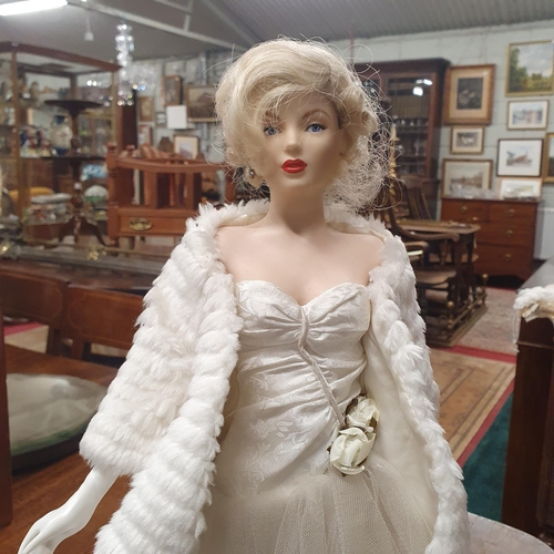 50 - A rare Franklin Mint porcelain figure of Marilyn Monroe 'All about Eve' collection, missing right ha... 