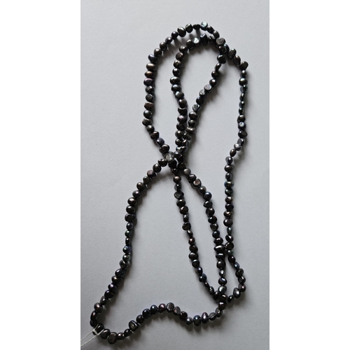 685 - A long strand of Black Pearls, 94 cm long approx.