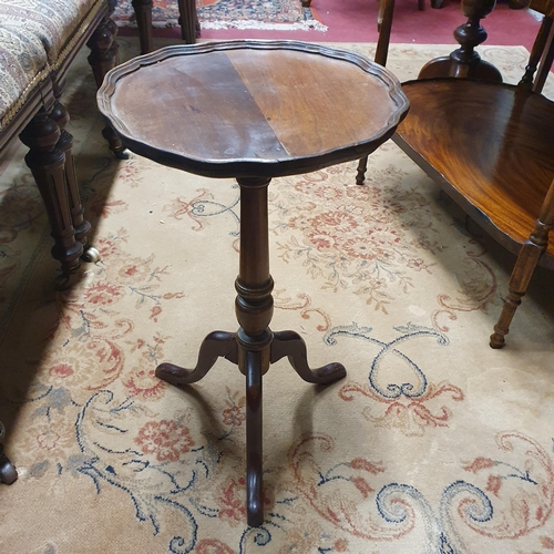 652 - A Mahogany wine Table.
H 50 x D 30 cm approx.