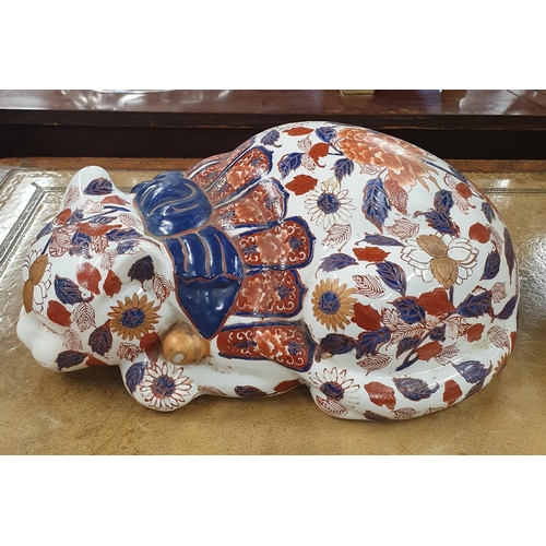 694 - A good early Oriental fire side Cat in repose with hand painted detail in the Imari pattern.
H 14 x ... 