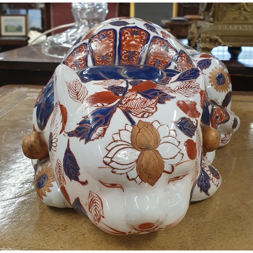 694 - A good early Oriental fire side Cat in repose with hand painted detail in the Imari pattern.
H 14 x ... 