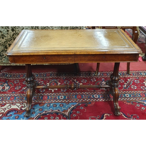 724 - Of Fantastic quality. An early to mid 19th Century Walnut Writing Table with leathered insert top tu... 