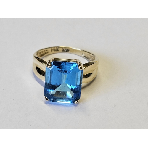 669 - A 14ct Gold Ring set with a large Blue Topaz, size N.