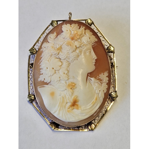 670 - A lovely 14ct Gold cameo Broach with filigree outline.