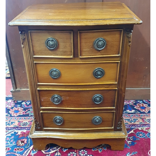 774 - A good reproduction miniature Chest of Drawers.
H 70 x W 50 x D 38 cm approx.