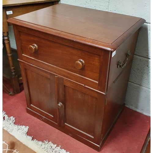 165 - A Georgian Mahogany Washing Cabinet with fitted interior. 66 x 48 x H 73 cm approx.