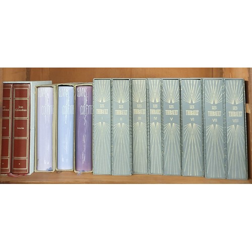 339 - A good quantity of Folio Society style Books.