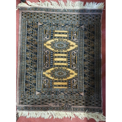 395 - A good Persian Prayer Rug.
 W 81 x D 60 cm approx.