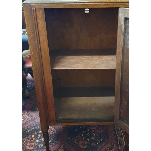 414 - An early 20th Century Oak single door Side Cabinet in the Arts and Crafts movement. 46 x 36 x H 80 c... 