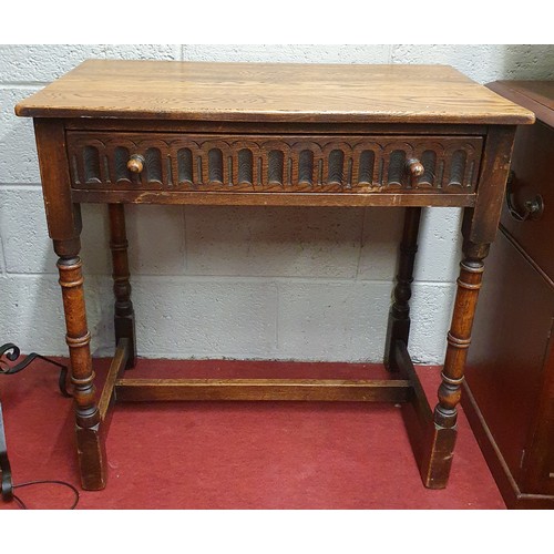 465 - A 20th Century Oak Old Charm single drawer Side Table. 76 x 45 x H 75 cm approx.