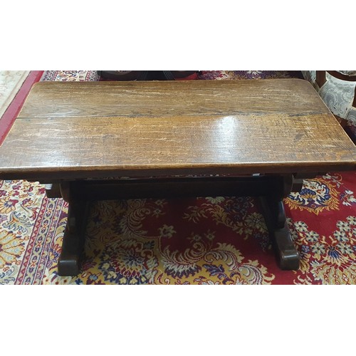 497 - A 20th Century heavy Oak Coffee Table. 114 x 59 x H 49 cm approx.