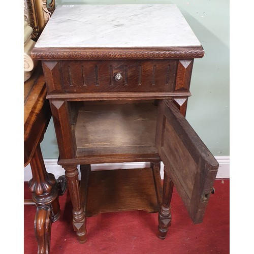 731 - A late 19th Century Oak single door Side Cabinet on turned supports with single drawer.
H 90 x W 41 ... 