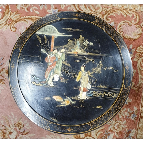 190 - A good Oriental circular Coffee Table with hand painted chinoiserie top on pad cabriole supports.
D ... 