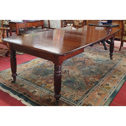 246 - A Superb early 19th Century Mahogany two leaf Dining Table in the manner of Gillows of Lancaster wit... 