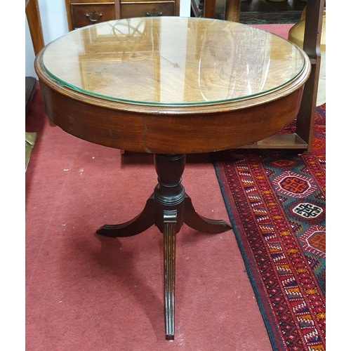 1372 - A 19th Century oval Side Table with gallery top and tripod base. 51 x 40 x H 64 cm approx.