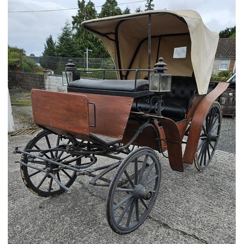 1440 - A really good 19th Century horse drawn Jaunting Coach.