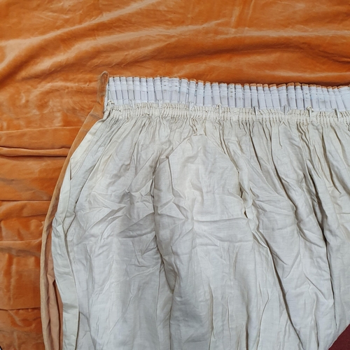 1462 - A Pair of Orange coloured Lined Velvet Curtains.
Pleated Top Width 145 X Length 160 cm approx.