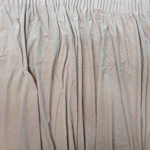 1466 - A Pair of Pale Salmon coloured Lined Velvet Curtains.
Pleated Top Width 150 x 170 Length cm approx.