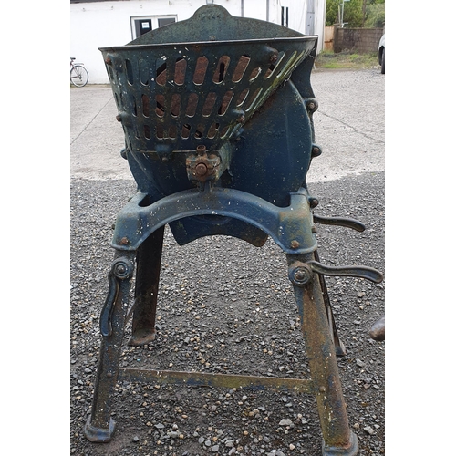 1425 - A Phillip Pearce & Co of Wexford Victor Pulper/ positive root Cutter. 
H 120 x W 83 x D 78 cm approx... 