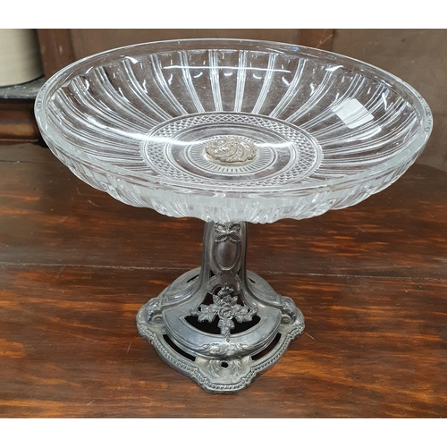 181 - A Silver Plated Crystal Centrepiece of really good quality. D 25 x H 23 cm approx.