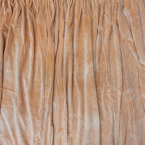 1462 - A Pair of Orange coloured Lined Velvet Curtains.
Pleated Top Width 145 X Length 160 cm approx.