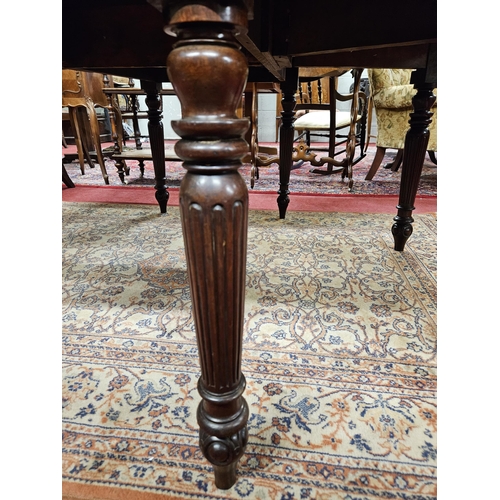 264 - A good early Georgian Mahogany large Dropleaf Table of superb quality with plum mahogany top on turn... 