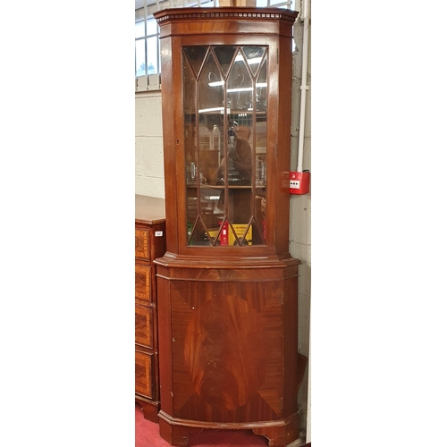 116 - A modern Mahogany and Veneered Corner Unit.
W 66 x D 44 x H 183 cm approx.