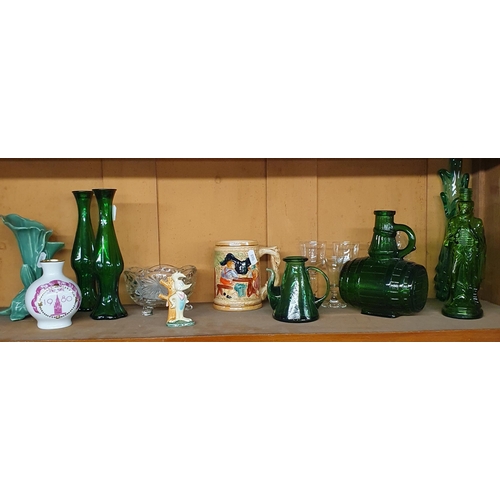 147 - A good quantity of green coloured Glassware etc. on one shelf.