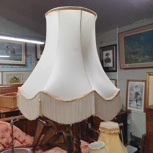 251 - A good Metal Standard Lamp with octagonal base.
H 150 cm approx.