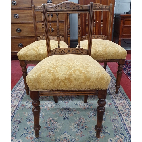 256 - A lovely set of four Edwardian Walnut Dining Chairs with spindle backs on turned supports.
W 47 x SH... 