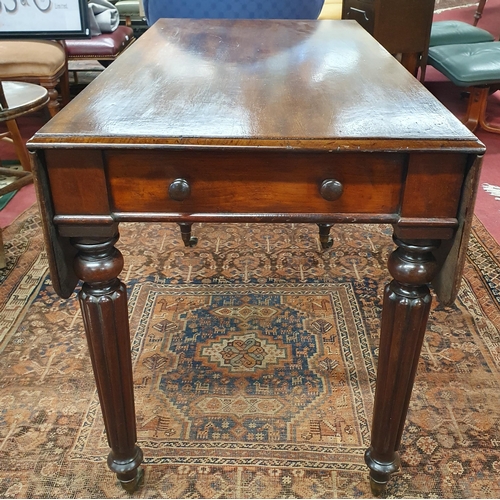 517 - Of good quality. An early 19th Century Mahogany Dropleaf Table with single frieze drawer on turned r... 