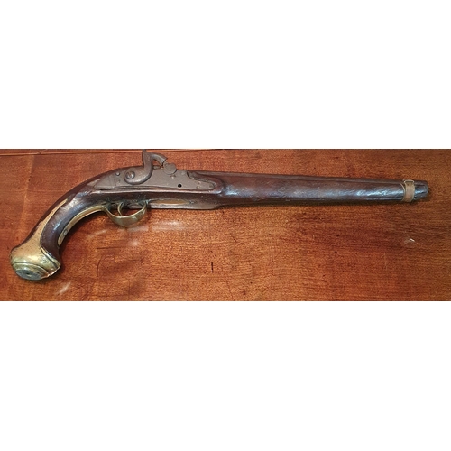 680 - A good 18th Century percussion Pistol, 45 cm long approx.