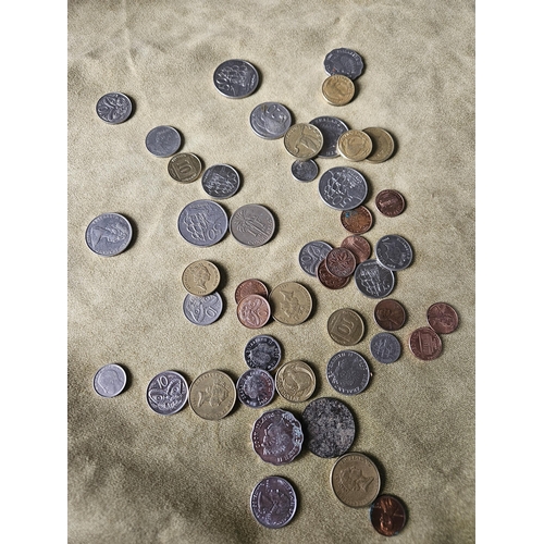 459 - A small quantity of Vintage Buttons in a jewellery Box.