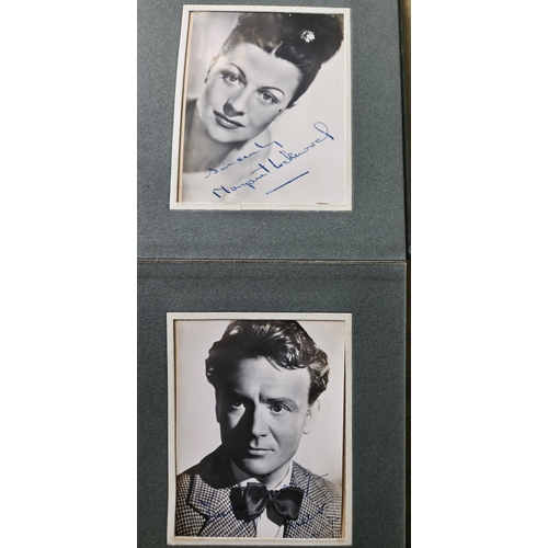 469 - A Vintage autograph Album.
Photo's 12 x 9 cm approx.