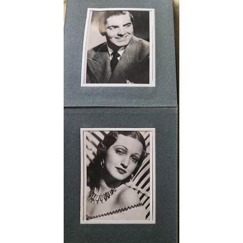 469 - A Vintage autograph Album.
Photo's 12 x 9 cm approx.